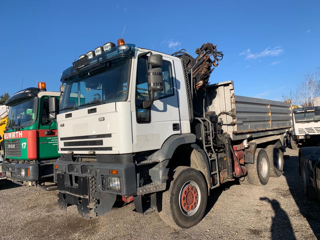 IVECO 6×6 Kipper mit Hiab 144-4 Funk Kran
